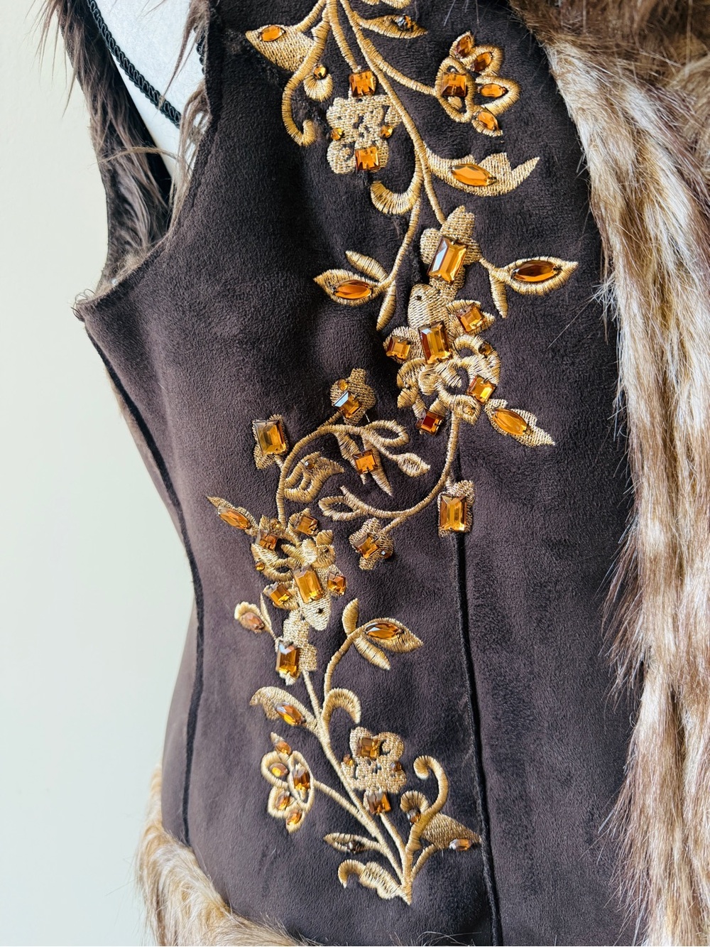 Faux Fur Trim Embroidered Brown Vest - Picture 3 of 6